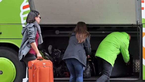 Per Bus zum Protest: Staatsschutz erhofft sich von OWL-Unternehmen Informationen zu Blockupy-Fahrten und -Teilnehmern. - &copy; dpa