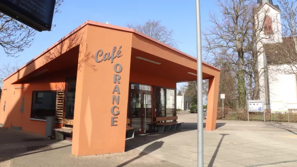 Das Caf&eacute; Orange am Marktplatz in Leopoldsh&ouml;he ist geschlossen. Die Gemeindeverwaltung sucht nun einen P&auml;chter. - &copy; Birgit Guhlke
