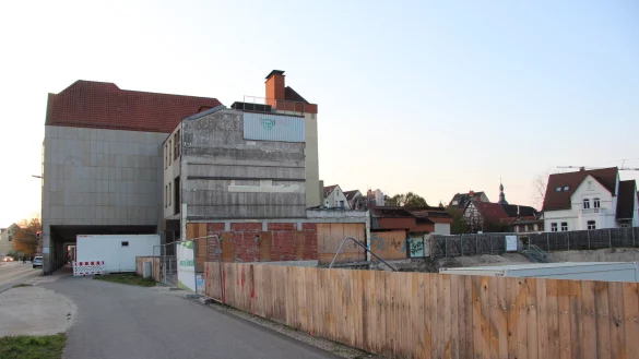 Die ehemalige Galerie Hornsches Tor gibt mittlerweile ein eher schäbiges Bild ab. In den kommenden Monaten wird sie nach und nach abgerissen. - © Jana Beckmann