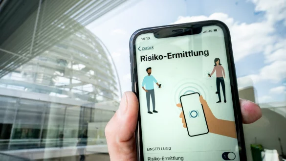 Corona-Warn-App - &copy; Foto: Michael Kappeler/dpa