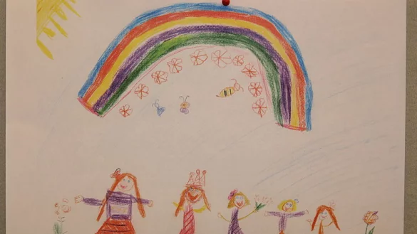 Gemalt: Die sechs Jahre alte Valerie hat ihre Freundinnen gemalt und scheint sehr gerne mit ihnen zusammen zu sein. - &copy; Foto: Gunkel