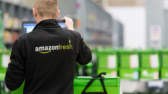 Amazon Fresh: Der Online-H&auml;ndler bietet nun auch frische Lebensmittel an. In Berlin kann die Ware in speziellen Shops abgeholt oder nach Hause geliefert werden. - &copy; dpa
