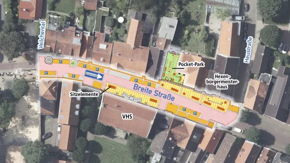Roter und gelber Klinker sowie große Sandsteinplatten sollen die Breite Straße künftig übersichtlicher gestalten. Vor der Alten Abtei (heute noch Volkshochschule, bald Hotel) und vor dem Hexenbürgermeisterhaus sollen Ruhezonen geschaffen werden. - © Luftbild: Land NRW (2019) / Grafik: Stadt Lemgo / Montage: Oliver Wendtland