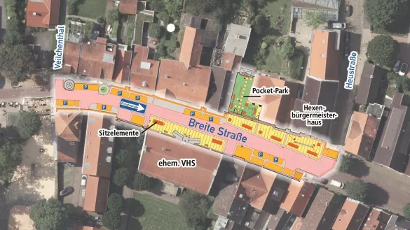 Roter und gelber Klinker sowie gro&szlig;e Sandsteinplatten sollen die Breite Stra&szlig;e k&uuml;nftig &uuml;bersichtlicher gestalten. Vor der Alten Abtei (heute noch Volkshochschule, bald Hotel) und vor dem Hexenb&uuml;rgermeisterhaus sollen Ruhezonen geschaffen werden. - &copy; Luftbild: Land NRW (2019) / Grafik: Stadt Lemgo / Montage: Oliver Wendtland