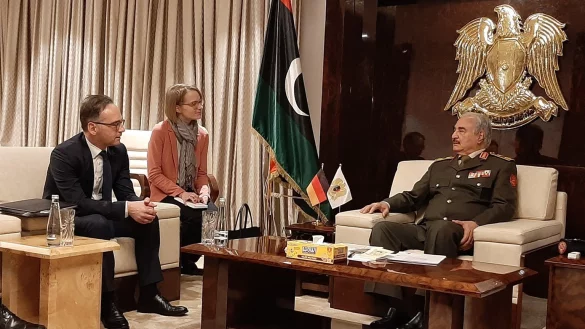 Maas und Haftar in Bengasi - &copy; Foto: Carsten Hoffmann/dpa