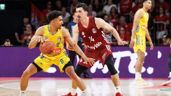 - &copy; Matthias Balk/dpa