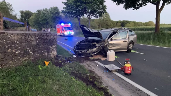 Die Fahrerin des Octavia wurde bei dem Zusammenprall schwer verletzt. - &copy; Freitag TV