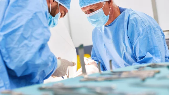 Besonders stark wirkt sich die Reform in OWL auf die Bereiche Orthopädie und Onkologie aus. - © picture alliance / Zoonar