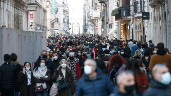 Menschenmenge - &copy; Foto: Cecilia Fabiano/LaPresse/ZUMA/dpa