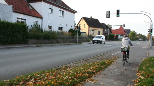 N&auml;chstes Jahr soll umgebaut werden: Radfahrer sollen auf dem Detmolder Weg bald auf der Stra&szlig;e fahren m&uuml;ssen. - &copy; Kirsten Fuhrmann