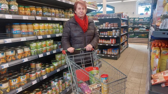 Fast 30 Jahre hat Dagmar Redmann im Schwalenberger Markt gearbeitet. Jetzt ist sie gerne als Kundin dort. - &copy; Michaela Wei&szlig;e