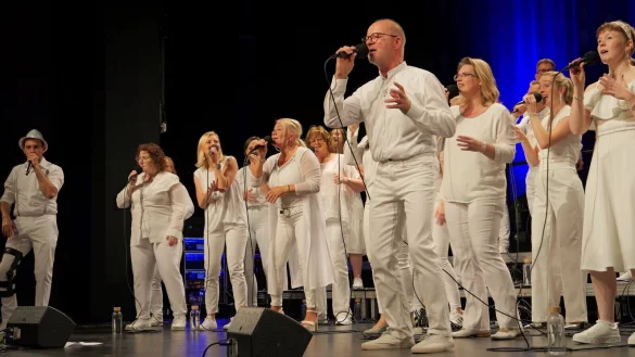 „Groophonik“ begeistert im ausverkauften Sommertheater mit einem facettenreichen Programm unter Leitung von Tobias Richter. - © Thomas Krügler