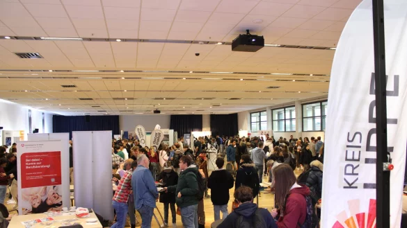 40 Aussteller aus Lippe pr&auml;sentieren sich den Sch&uuml;lern. - &copy; Kyrill von Matuschka