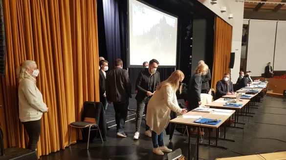 Alle Fraktionsvorsitzenden und Einzelratsmitglieder haben die Ukraine-Resolution unterzeichnet. - &copy; Dieter Asbrock