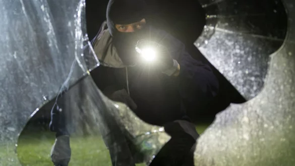 Kaputte Scheibe - © Symbolbild: dpa