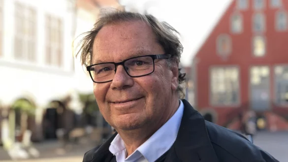 Dr. Harald Pohlmann, der langjährige Mehrheitsführer im Lemgoer Stadtrat, beendet das Kapital „Lokalpolitik". Er freut sich auf die Familie und das Segeln, wird sich aber weiter um seine Firma, die Fahrschule Zöllner, kümmern. - © Till Brand