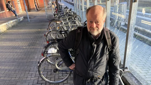 Zu unsicher: Jobst Fl&ouml;rkemeier will sein neues Rad bis auf Weiteres nicht mehr am Bahnhof abstellen. - &copy; Sven Kienscherf