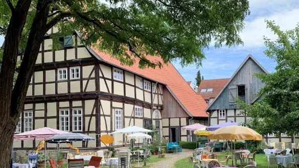 Der idyllische Garten des Cafés am Kirchplatz in Schötmar. - © Café am Kirchplatz