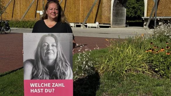 Sabine Mirbach sucht Brustkrebspatienten, die "dem Krebs ein Gesicht geben", wie sie sagt. - © Sven Kienscherf