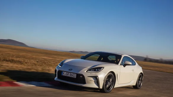 Die meisten kompakten Sportcoupés mit Verbrenner sind inzwischen vom Markt verschwunden. Doch Toyota startet mit dem GR86 noch einmal einen Versuch. - © Toyota Motor Corporation/dpa-mag