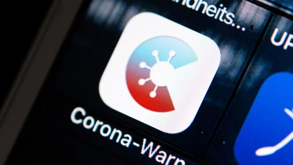 Corona-Warn-App - &copy; Foto: Catherine Waibel/dpa-tmn