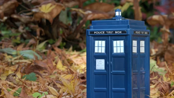 Die "TARDIS" im Miniaturformat. Die fliegende Telefonzelle gibt es unter anderem als Keksdose oder Schl&uuml;sselanh&auml;nger zu kaufen. - &copy; Pixabay