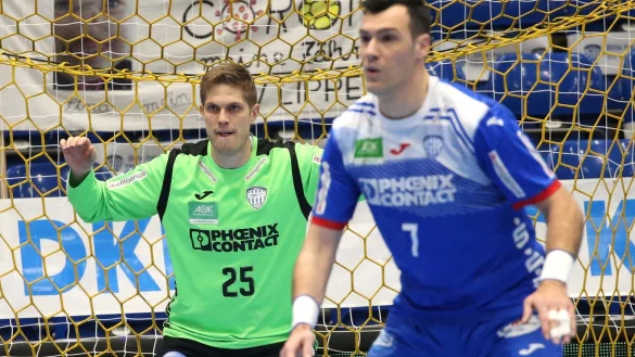 Voll fokussiert ist Peter Johannesson, Keeper des TBV Lemgo Lippe, gegen Erlangen gewesen. - &copy; Paul.Cohen