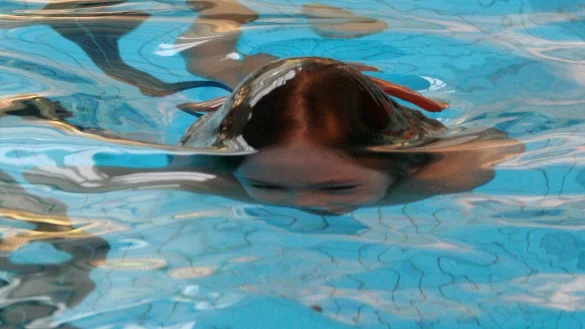Viele Partner sind aus Sicht der Stadt gefordert, um die Defizite beim Schwimmenlernen aufzuholen, die es wegen der Lockdown-Pausen gibt &ndash; nat&uuml;rlich auch die Eltern.&nbsp; - &copy; Till Brand