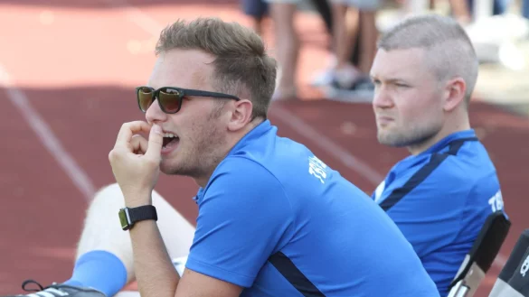Neues Bild: Matthias W&ouml;lk, hier neben "Co" Matthias Olfen, tr&auml;gt nun ein blaues TBV-Shirt. - &copy; Sebastian Lucas