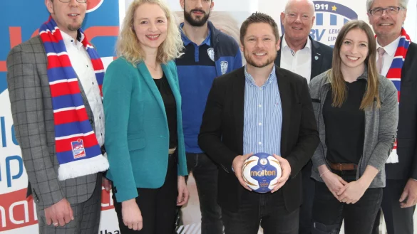 In eine gemeinsame Zukunft: (von links) Prof. Dr. Tim Brüggemann, Prof. Dr. Astrid Kruse, Tim Suton, Torben Kietsch, Ulrich Kaltenborn, Jenny Murer und Friedel Heuwinkel. - © Dietmar Welle