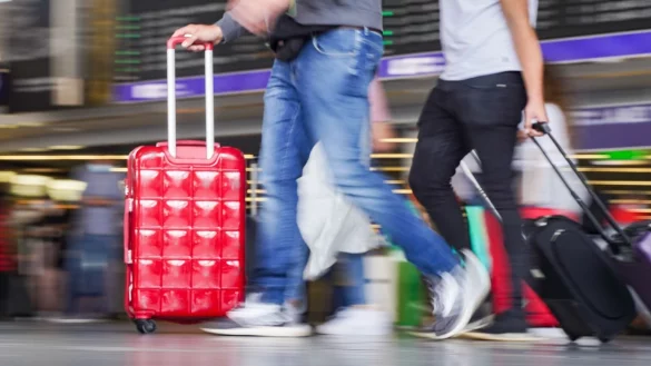 Flughafen - &copy; Foto: Frank Rumpenhorst/dpa