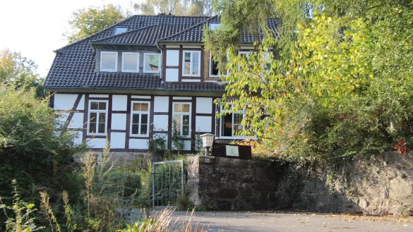 Die Lebensgemeinschaft Rawaule bewohnt die alte Schule in Hillentrup. - &copy; Jens Rademacher