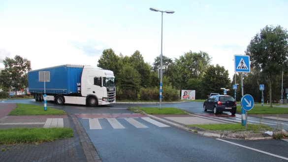 Der Kreisverkehr am Marktkauf k&ouml;nnte attraktiver gestaltet werden, die Stadt vom Landesbetrieb Stra&szlig;en.NRW die Pflege &uuml;bernehmen. - &copy; Cordula Gr&ouml;ne(LZ)