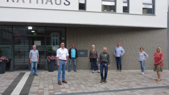 Ein Foto mit den Bewerbern auf den vorderen Pl&auml;tzen: (von links) J&uuml;rgen Rosenow, Landratskandidat Robin Wagener, Titus Donhauser, Ute Habigsberg-Bicker, Reimund Neumann, Frank Drexhage, Petra Kuhfus und Monika Kuhlmann. - &copy; Die Gr&uuml;nen Lage