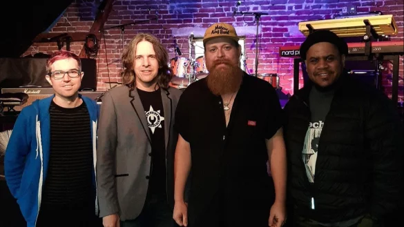 L&auml;ssiges Auftreten: (von links) Gitarrist Chris McQueen, Keyboarder Henry Hey, Bassist Kevin Scott und Drummer Jason &bdquo;JT" Thomas treten als Band &bdquo;FORQ" oft ins Rampenlicht. - &copy; Julia Kube