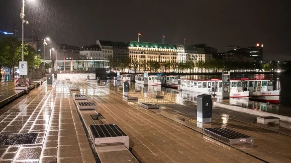 Coronavirus - Hamburg - Aufgehobene Ausgangssperre - &copy; Foto: Daniel Bockwoldt/dpa