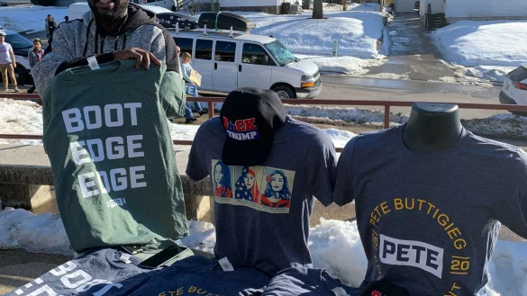 Buttigieg-Shirts - &copy; Foto: Can Merey/dpa