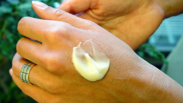 &laquo;Dermatologisch getestet&raquo; - &copy; Foto: Jens Schierenbeck/dpa