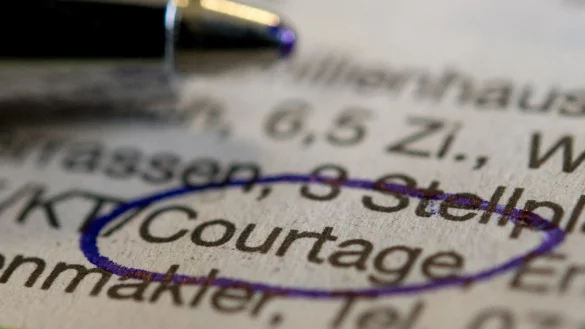 Makler-Courtage - &copy; Foto: Marijan Murat/dpa