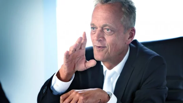 Im Gespräch: Peter Wüller, Rechtsanwalt aus Bielefeld, vertritt Angelika W. Ihr wird ein Doppelmord vorgeworfen. 
- © Sarah Jonek