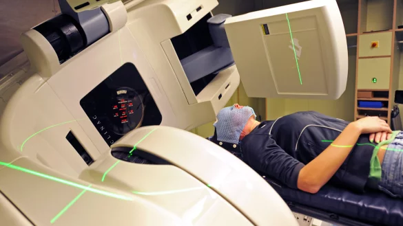 In Kliniken herrsche inzwischen Routine im Umgang mit dem Virus, sagen Fachleute, auch beim Schutz von Krebspatienten.  - © dpa