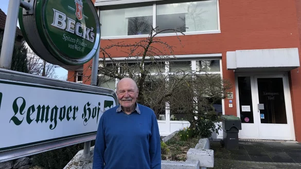 Lange, sehr lange hat er die Stellung gehalten, doch im Alter von 85 Jahren möchte Gerhard Cordes sein Hotel Lemgoer Hof am Detmolder Weg verkaufen und in engagierte Hände übergeben. - © Till Brand