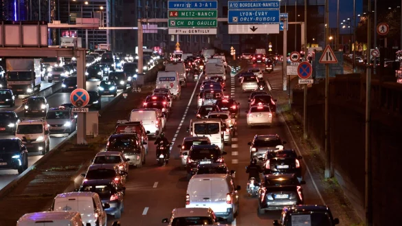 Motorradfahren in Frankreich - &copy; Foto: Stephane De Sakutin/AFP/dpa