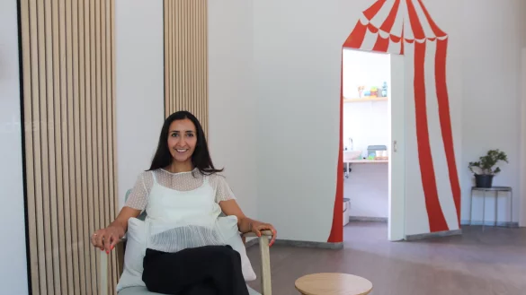 In den R&auml;u,en der ehemaligen Adler-Apotheke am Ostkorso 1 hat Farishta Osterloh ihre Praxis f&uuml;r Kinder- und Jugendlichenpsychotherapie er&ouml;ffnet. - &copy; Heidi Froreich