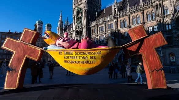 Aktion gegen Vertuschung von kirchlichem Missbrauch - &copy; Foto: Sven Hoppe/dpa