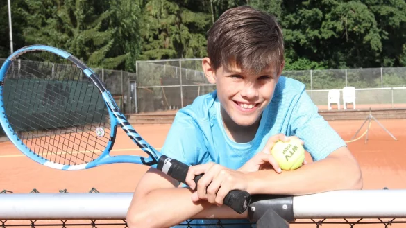 Cool und voller Vorfreude: Der Hiddeser Hendrik Hansen tritt zum ersten Mal beim J&uuml;ngstenturnier an. Er ist einer von nur vier lippischen Teilnehmern. - &copy; Sebastian Lucas