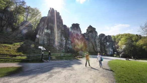 Wander- und Radfahrm&ouml;glichkeiten sind herausragend f&uuml;r das Image der Region. Dazu geh&ouml;ren auch die Externsteine. - &copy; Archivfoto: Vera Gerstendorf-Welle