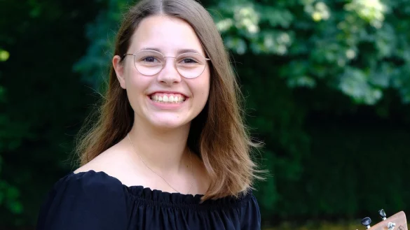 Theresa Tadday begleitet sich selbst: Auf der Ukulele spielt sie auch eigene Kompositionen – beim Bundeswettbewerb Jugend Musiziert war das in der Kategorie Pop-Gesang eine Voraussetzung. - © Sven Koch