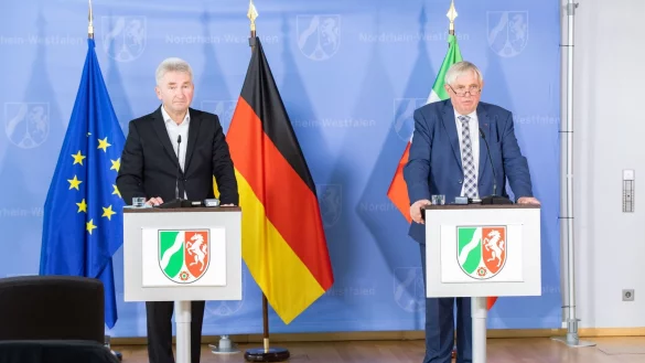 Karl-Josef Laumann (r.,CDU) und Andreas Pinkwart (FDP). - &copy; picture alliance/dpa