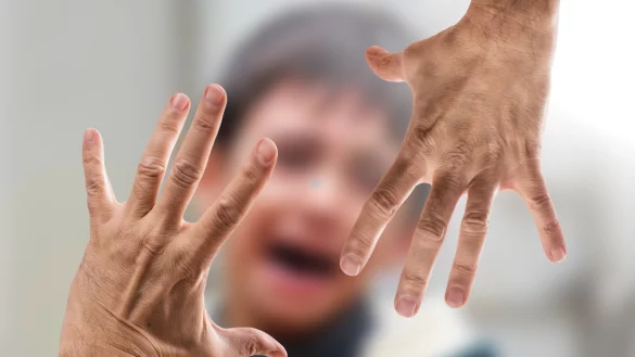 Ob ein Kind unter seelischem oder körperlichem Missbrauch leidet, ist schwer herauszufinden. Die Mitarbeiter des Jugendamtes in Lage tauschen sich über jeden Fall intensiv aus. - © Symbolfoto: pixabay.com